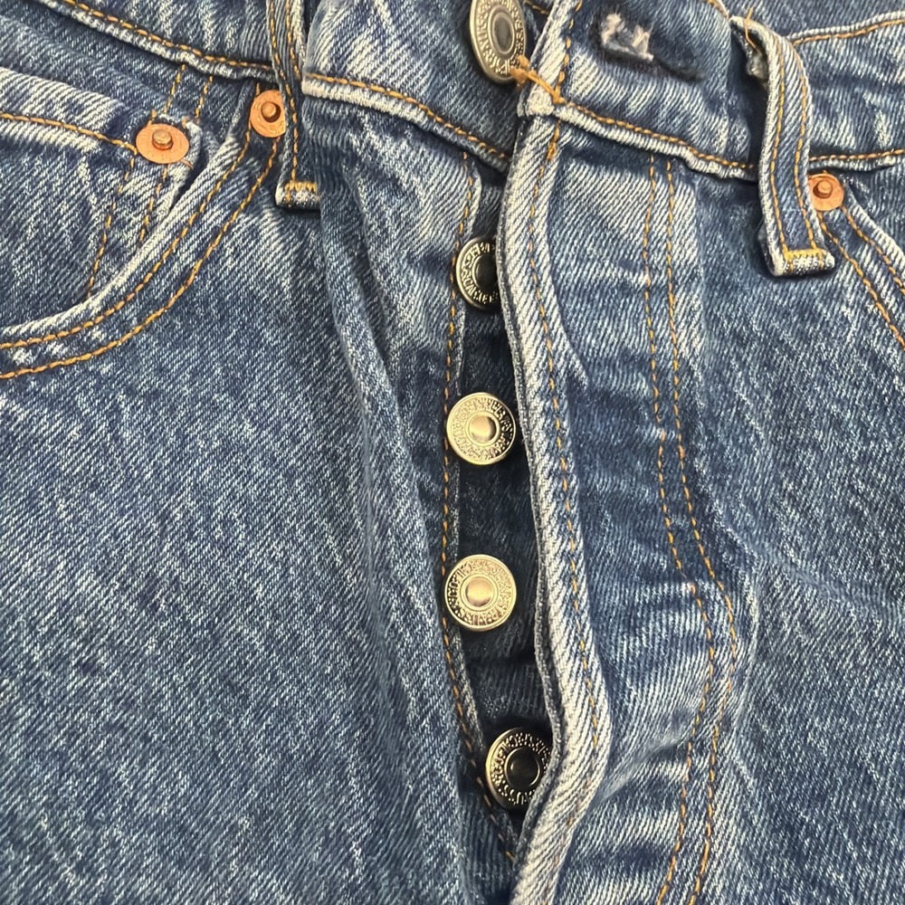 Women's Levis Ribcage Shorts Blue Denim Raw Hem High Rise Button Fly Size 26 - Picture 4 of 5